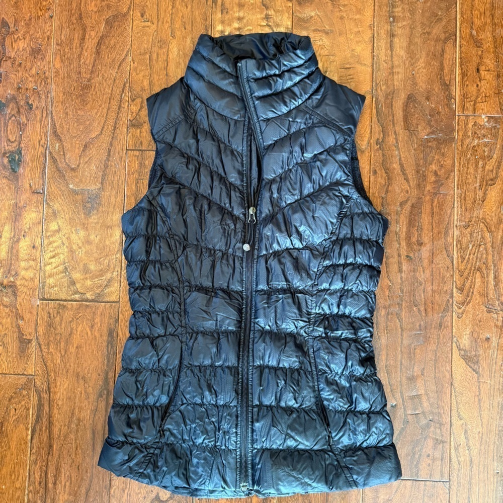 Athleta lDownlicious Deluxe Black Puffer Vest Size S